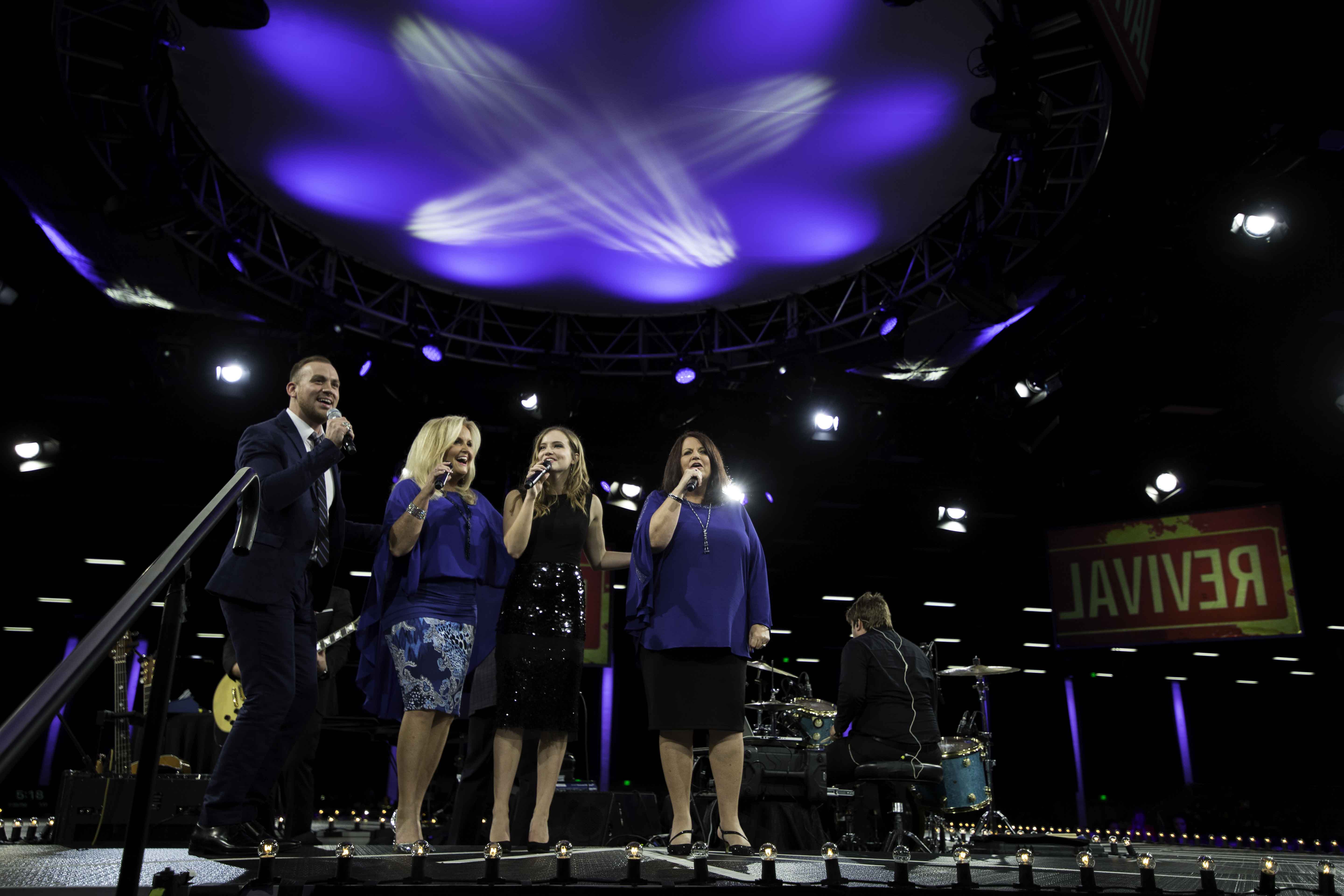  Karen Peck and New River (Ricky Braddy, Karen Peck Gooch, Kari Gooch, Susan Peck Jackson) 