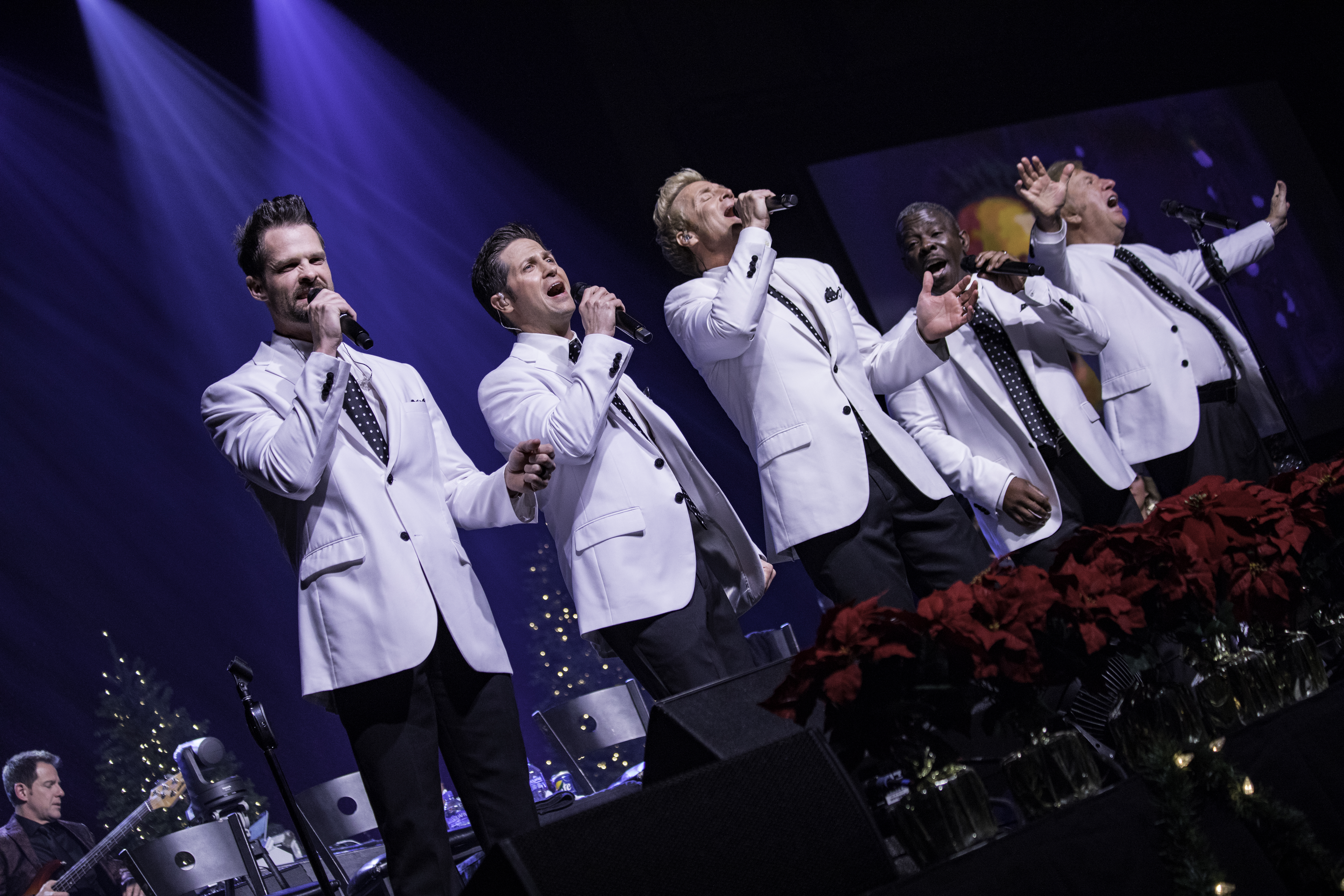  The Gaither Vocal Band (Adam Crabb, Wes Hampton, Reggie Smith, Todd Suttles, Bill Gaither) 