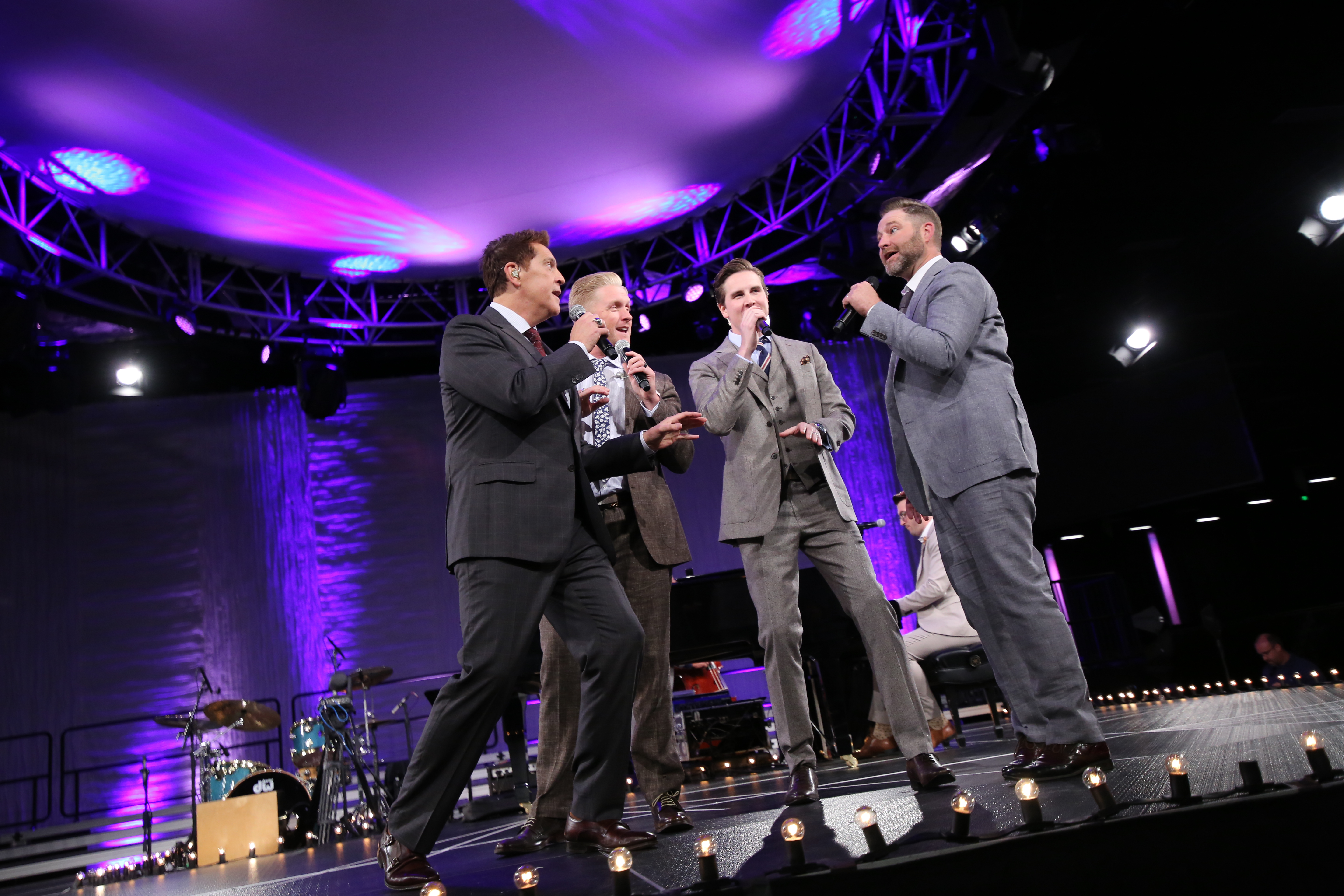  Ernie Haase & Signature Sound (Ernie Haase, Devin McGlamery, Dustin Doyle, Paul Harkey) 